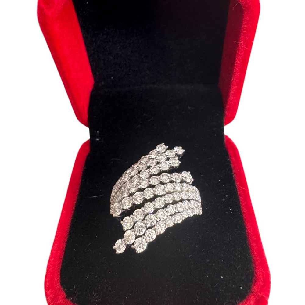 Dazzling Silver Women's Ring